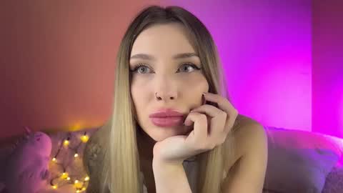 Snapshot of eleanor_rr_ chatting on October 24, 9:06 am Ella online show from October 24, 9:06 am