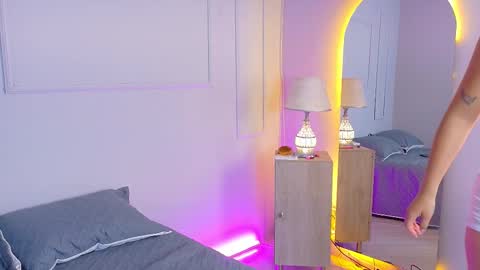 ELECTRA  online show from December 3, 8:40 pm