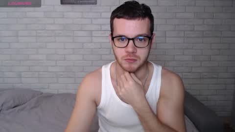 Snapshot of electric_smile chatting on December 1, 3:44 am Alex online show from December 1, 3:44 am