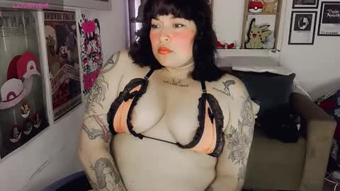 Snapshot of electricsapphire chatting on October 18, 5:54 am Alejandra online show from October 18, 5:54 am