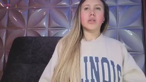 Snapshot of eleecttraa_12 chatting on June 11, 12:32 am Electra online show from June 11, 12:32 am