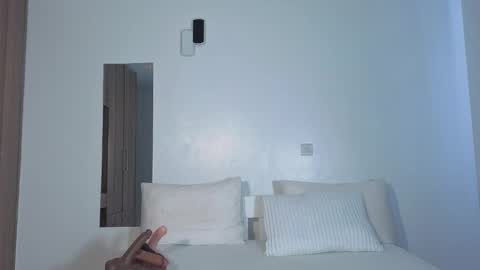 Snapshot of elegant_ebony chatting on October 21, 8:15 am Nika online show from October 21, 8:15 am