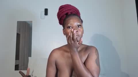 Snapshot of elegant_ebony chatting on October 30, 2:57 am Nika online show from October 30, 2:57 am