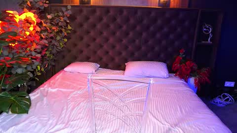 Snapshot of elegant_mysterious chatting on October 23, 8:29 pm elegant_mysterious online show from October 23, 8:29 pm