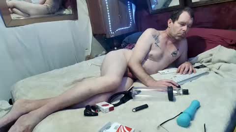 Snapshot of elegantdeviance69 chatting on January 31, 3:00 pm ElegantDeviance69 online show from January 31, 3:00 pm