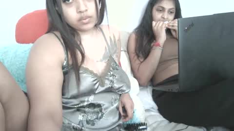 Snapshot of elegentaura chatting on October 24, 9:06 am Kaykay online show from October 24, 9:06 am