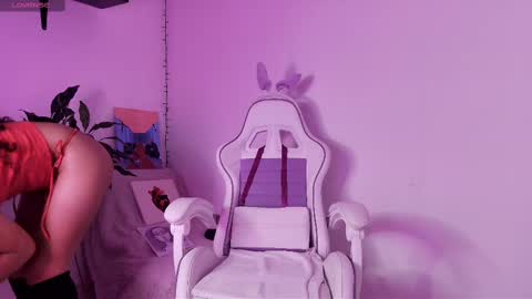 Snapshot of elektra_williams chatting on March 1, 2:37 am elektra_williams online show from March 1, 2:37 am