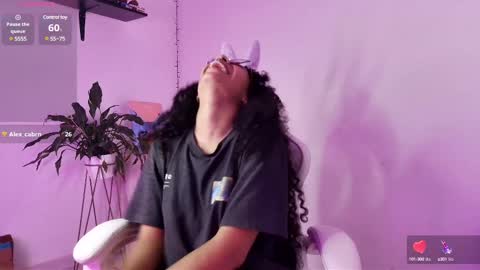 Snapshot of elektra_williams chatting on March 8, 4:12 am elektra_williams online show from March 8, 4:12 am