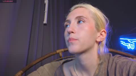 Elen  online show from June 27, 5:23 am