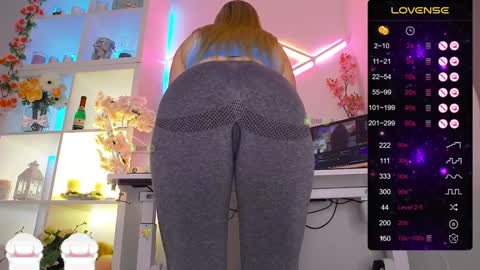 Snapshot of elena_marilyn chatting on January 13, 8:04 pm Elena online show from January 13, 8:04 pm
