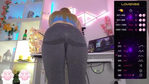 Snapshot of elena_marilyn chatting on January 25, 8:10 pm Elena online show from January 25, 8:10 pm