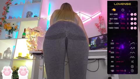 Snapshot of elena_marilyn chatting on January 26, 11:18 pm Elena online show from January 26, 11:18 pm