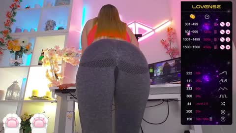 Snapshot of elena_marilyn chatting on February 2, 11:00 pm Elena online show from February 2, 11:00 pm