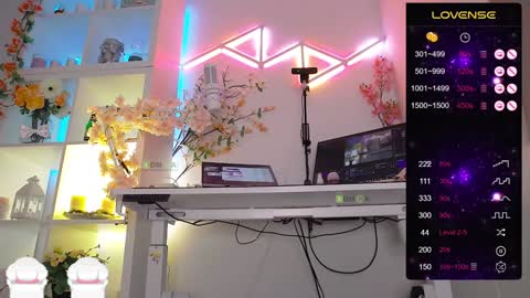 Snapshot of elena_marilyn chatting on February 7, 11:45 pm Elena online show from February 7, 11:45 pm