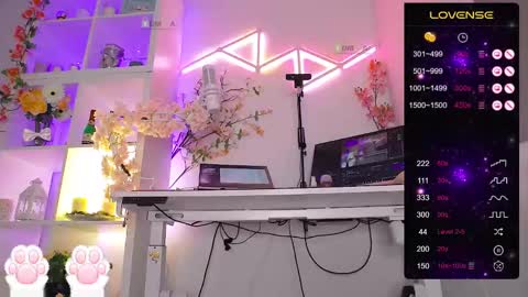 Snapshot of elena_marilyn chatting on February 24, 9:31 pm Elena online show from February 24, 9:31 pm