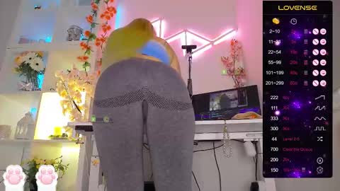 Snapshot of elena_marilyn chatting on September 10, 7:14 pm Elena online show from September 10, 7:14 pm