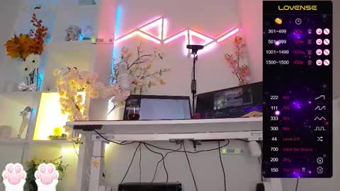 Snapshot of elena_marilyn chatting on October 18, 7:36 pm Elena online show from October 18, 7:36 pm