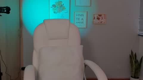 Snapshot of elena_ruiz chatting on January 5, 9:57 pm Elena online show from January 5, 9:57 pm