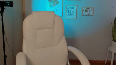 Snapshot of elena_ruiz chatting on January 20, 9:01 pm Elena online show from January 20, 9:01 pm