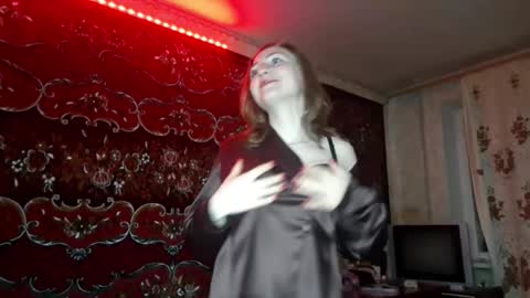 Mia online show from March 14, 4:45 pm