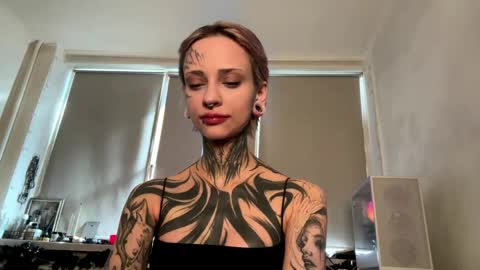 Mia online show from April 20, 1:25 pm