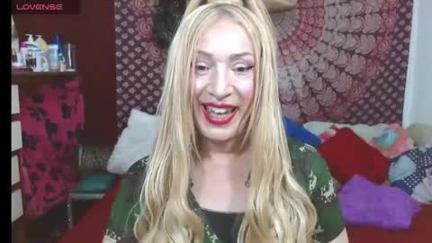 elenaevans2 online show from February 25, 7:01 pm