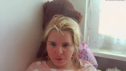 Snapshot of elenaflirt chatting on May 9, 12:43 pm Elena online show from May 9, 12:43 pm
