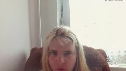 Snapshot of elenaflirt chatting on May 15, 12:01 pm Elena online show from May 15, 12:01 pm