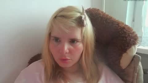Snapshot of elenaflirt chatting on June 3, 3:28 pm Elena online show from June 3, 3:28 pm