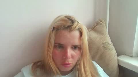 Snapshot of elenaflirt chatting on June 9, 3:23 pm Elena online show from June 9, 3:23 pm