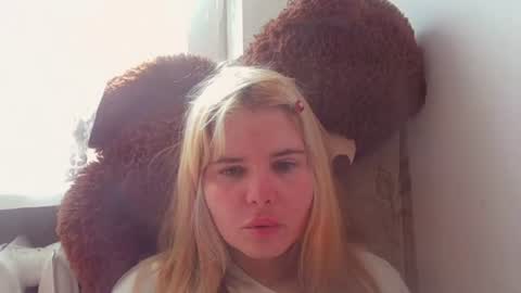 Snapshot of elenaflirt chatting on June 19, 8:18 am Elena online show from June 19, 8:18 am