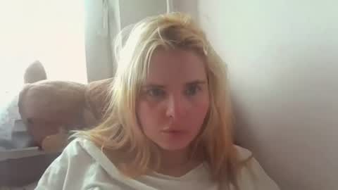 Snapshot of elenaflirt chatting on June 20, 4:43 pm Elena online show from June 20, 4:43 pm