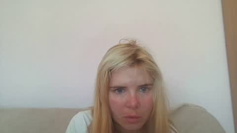 Snapshot of elenaflirt chatting on June 22, 8:11 am Elena online show from June 22, 8:11 am