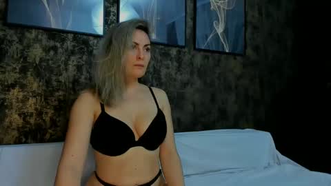 Snapshot of elenalav chatting on December 10, 8:16 pm Hellen online show from December 10, 8:16 pm