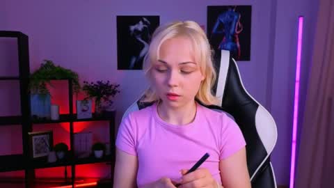 elenamonroe_ online show from April 4, 4:00 am