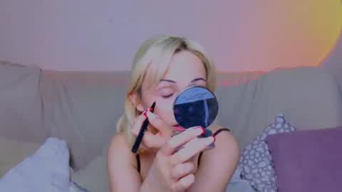 Snapshot of elenamonroe_ chatting on May 2, 6:29 am elenamonroe_ online show from May 2, 6:29 am