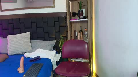 elenna_boobs_ online show from March 31, 3:12 pm