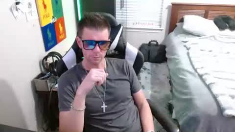 Snapshot of elevatetlb chatting on November 26, 11:17 pm Walker online show from November 26, 11:17 pm