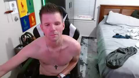 Snapshot of elevatetlb chatting on December 21, 6:31 am Walker online show from December 21, 6:31 am