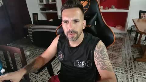 Snapshot of elfetas chatting on January 14, 2:08 am elfetas online show from January 14, 2:08 am