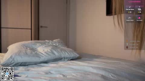 Elizabeth Lizi online show from November 24, 1:22 pm