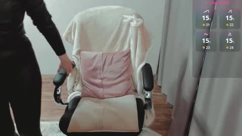 Ella online show from February 18, 6:42 am