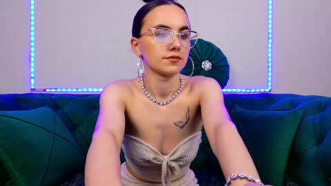 Snapshot of eliagrace chatting on June 3, 2:33 pm Elia online show from June 3, 2:33 pm