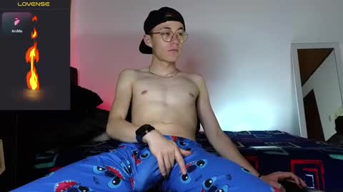 Snapshot of elian_cooper18 chatting on December 10, 9:12 am Elian online show from December 10, 9:12 am