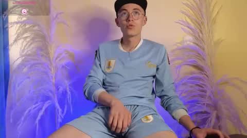 Snapshot of elian_cooper18 chatting on January 24, 1:14 pm Elian online show from January 24, 1:14 pm