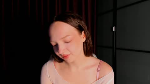 Ella online show from December 7, 3:04 am