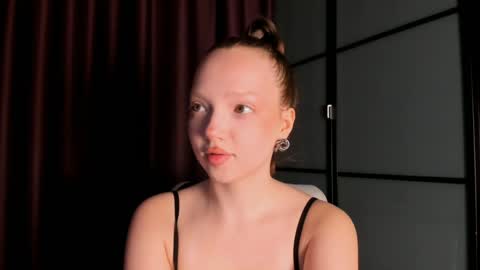 Ella online show from December 10, 4:02 am