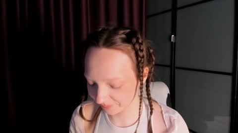 Ella online show from December 11, 9:09 am