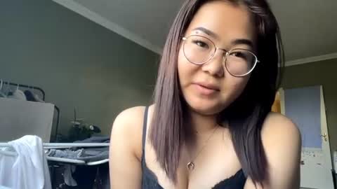 Snapshot of eliatrimmell chatting on July 14, 1:50 pm Hiko online show from July 14, 1:50 pm