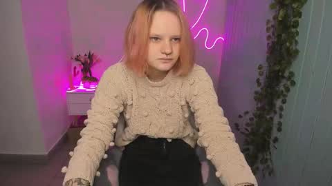 Snapshot of elieiza_xo chatting on October 20, 9:21 am elieiza_xo online show from October 20, 9:21 am